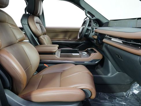 New 2026 Lincoln Navigator Reserve AWD/4WD image 16
