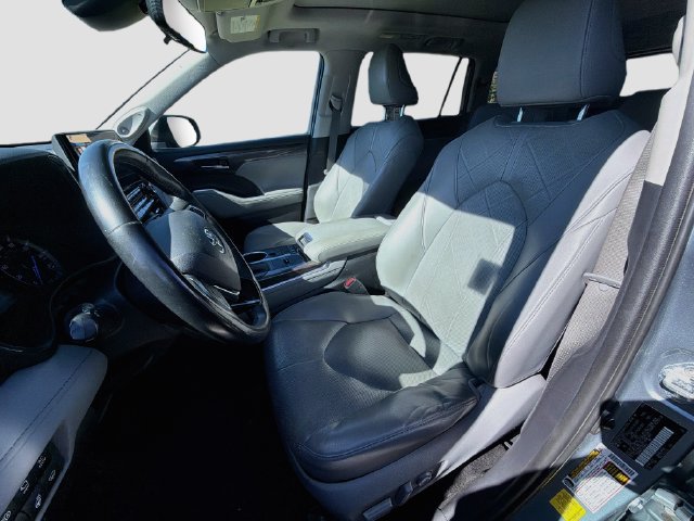 Used 2020 Toyota Highlander Platinum AWD/4WD image 13