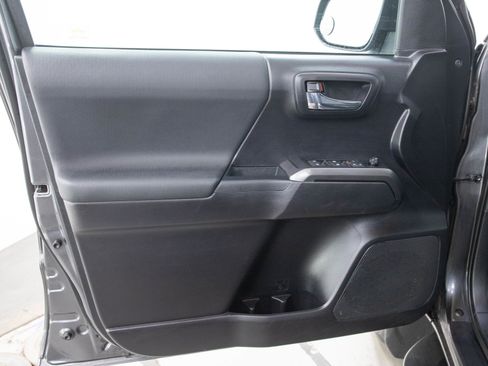 Used 2020 Toyota Tacoma TRD Sport AWD/4WD image 20