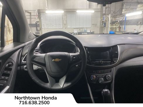 Used 2021 Chevrolet Trax LS image 17