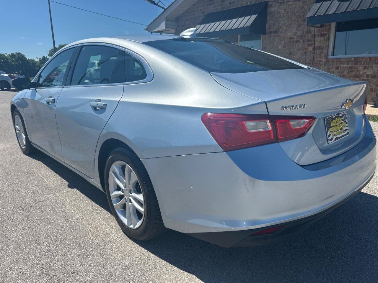 Used 2017 Chevrolet Malibu LT FWD image 9