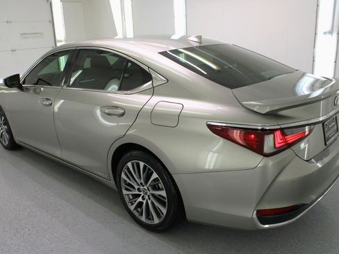 Used 2019 Lexus ES 300h w/ Premium Package FWD image 6