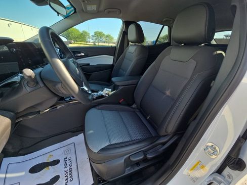 Used 2025 Chevrolet Trax LT w/ LT Convenience Package FWD image 24
