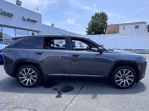 New 2025 Jeep Wagoneer S Limited image 12