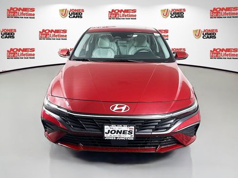 Used 2025 Hyundai Elantra Limited FWD image 12