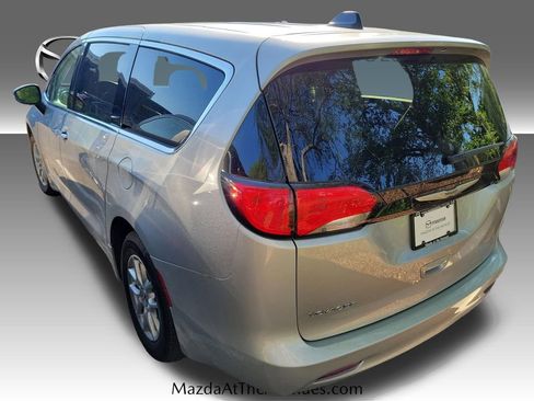 Used 2022 Chrysler Voyager LX image 19