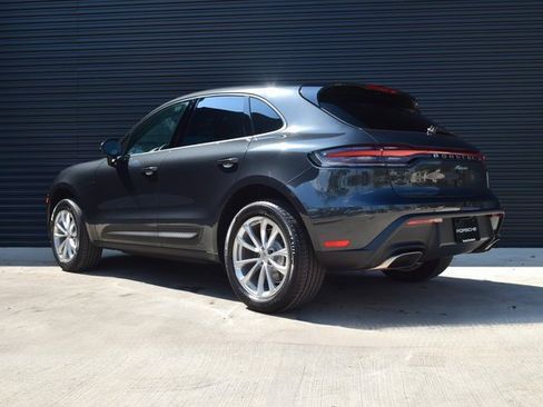 Certified 2025 Porsche Macan image 3