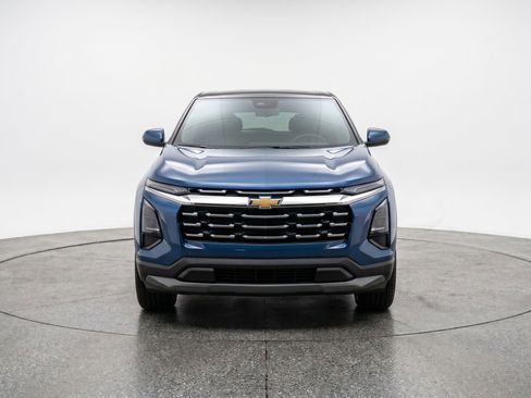 Used 2025 Chevrolet Equinox LT FWD image 2