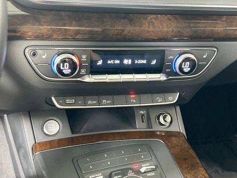 Used 2020 Audi Q5 2.0T Premium w/ Convenience Package AWD/4WD image 15