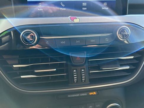 Used 2020 Ford Escape SE image 14