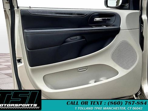 Used 2012 Dodge Grand Caravan SE image 23