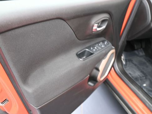 Used 2015 Jeep Renegade Latitude image 12