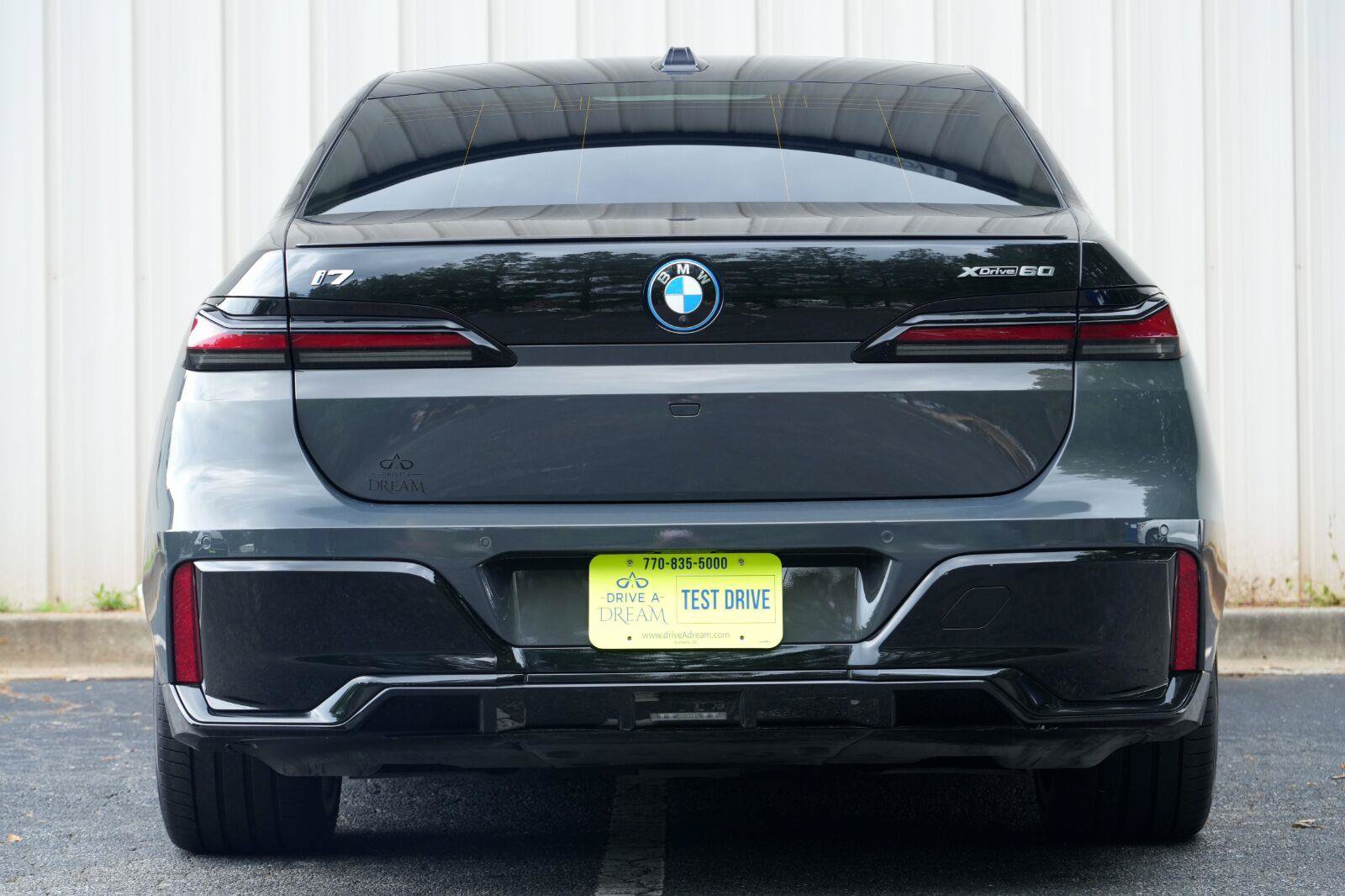 Used 2023 BMW i7 xDrive60 w/ Executive Package 2 AWD/4WD image 11