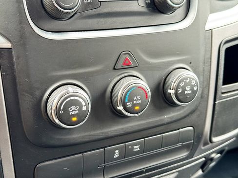 Used 2022 RAM 1500 Classic SLT AWD/4WD image 15