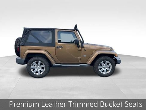 Used 2011 Jeep Wrangler Sahara w/ Connectivity Group AWD/4WD image 8