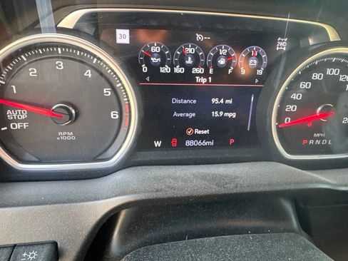 Used 2019 Chevrolet Silverado 1500 High Country w/ Technology Package AWD/4WD image 32