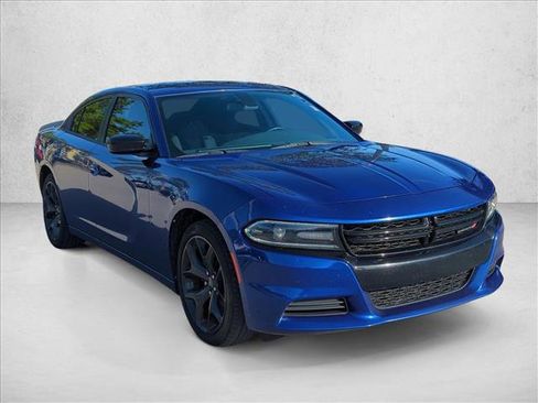 Used 2020 Dodge Charger SXT w/ Blacktop Package image 3
