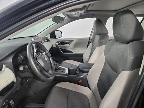 Used 2025 Toyota RAV4 XLE w/ Convenience Package FWD image 14