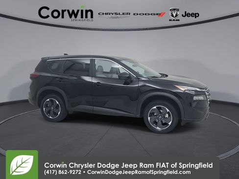 Used 2025 Nissan Rogue SV image 1