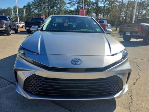 Certified 2025 Toyota Camry LE image 5