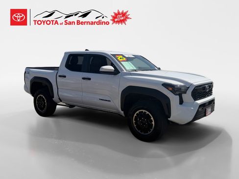 Certified 2025 Toyota Tacoma TRD Off-Road AWD/4WD image 7