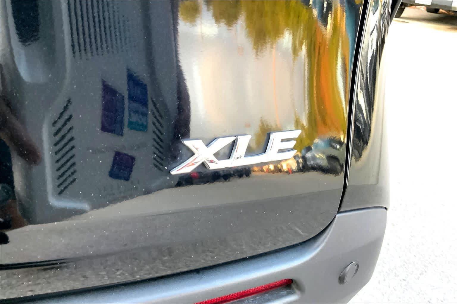 Used 2025 Toyota Sienna XLE FWD image 10