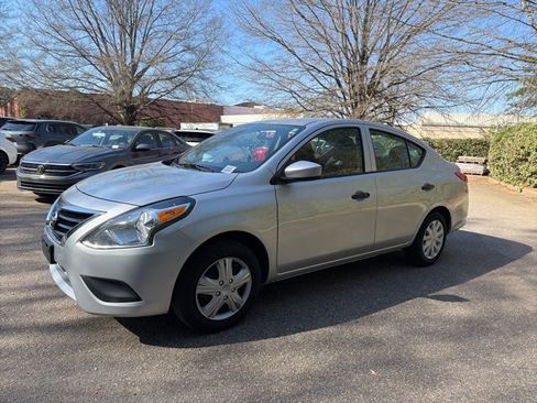 Used 2019 Nissan Versa S image 1