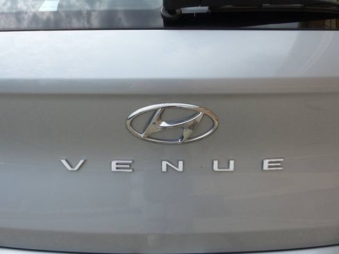Used 2023 Hyundai Venue SEL w/ Cargo Package FWD image 9