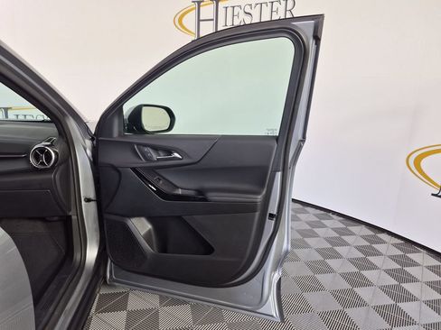 Used 2026 Chevrolet Equinox LT FWD image 35