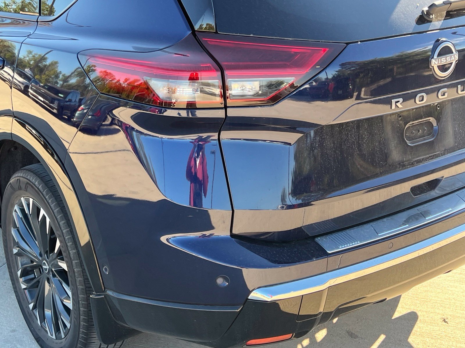 Used 2024 Nissan Rogue Platinum FWD image 13