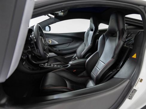 Used 2022 McLaren GT image 5