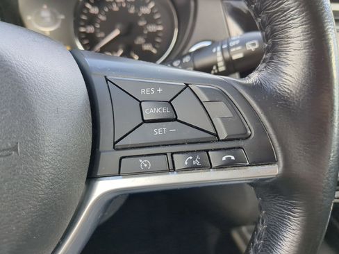 Used 2017 Nissan Rogue SV w/ SV Premium Package image 20