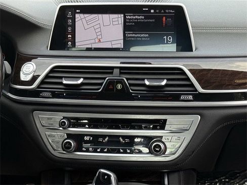 Used 2022 BMW 750i xDrive w/ M Sport Package image 18