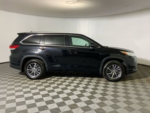 Used 2017 Toyota Highlander XLE image 5