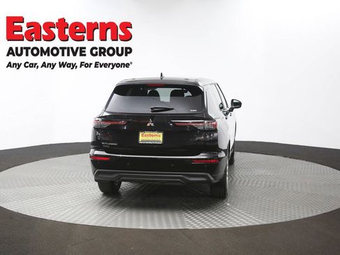 Used 2025 Mitsubishi Outlander ES image 38