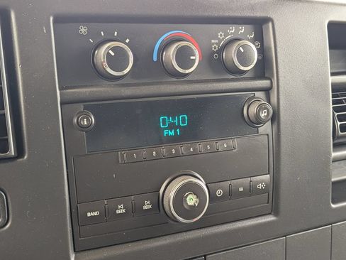 Used 2014 Chevrolet Express 2500 RWD image 14