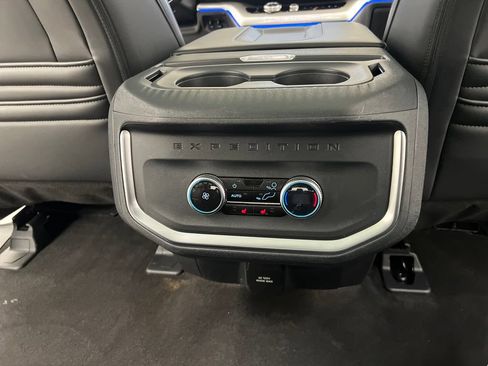 Used 2025 Ford Expedition Platinum AWD/4WD image 29