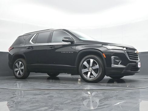 Used 2023 Chevrolet Traverse LT w/ LT Premium Package image 32
