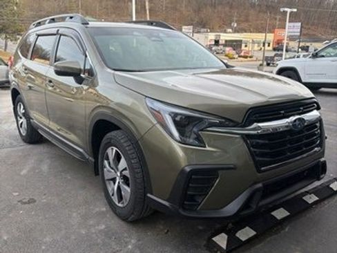 Used 2023 Subaru Ascent Premium w/ Convenience Package image 3