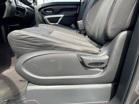 Used 2017 Nissan Titan SV image 12