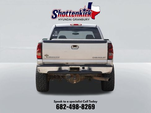 Used 2005 Chevrolet Silverado 2500 LS w/ Heavy-Duty Power Package AWD/4WD image 7