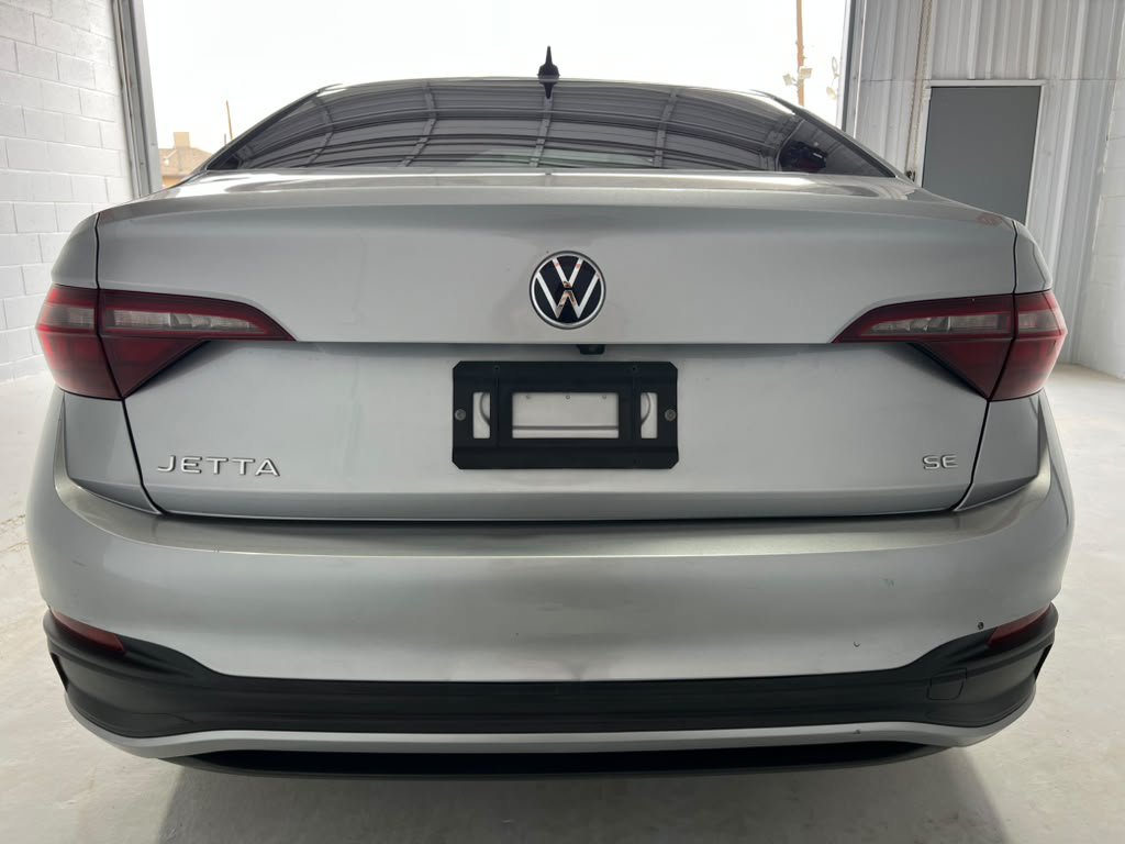 Used 2023 Volkswagen Jetta SE FWD image 4