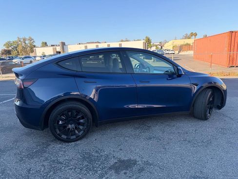 Used 2023 Tesla Model Y Long Range AWD/4WD image 7