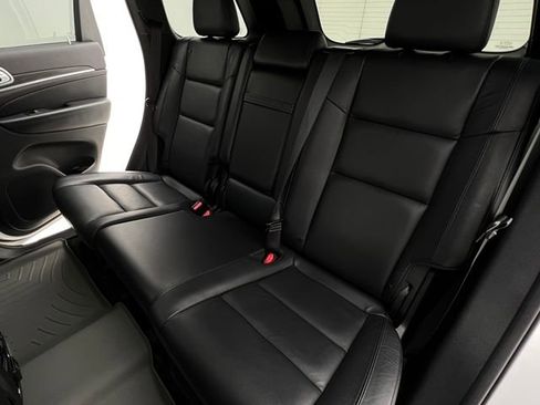 Used 2019 Jeep Grand Cherokee Limited AWD/4WD image 18
