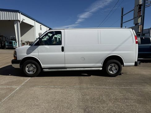 Used 2024 Chevrolet Express 2500 w/ Driver Convenience Package image 8
