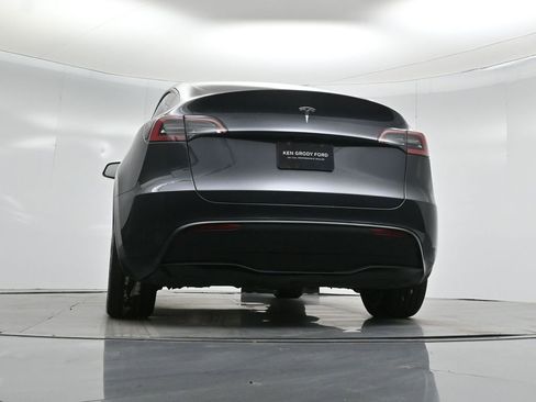 Used 2024 Tesla Model Y Long Range image 45