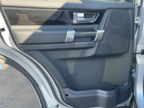 Used 2015 Land Rover LR4 HSE AWD/4WD image 43