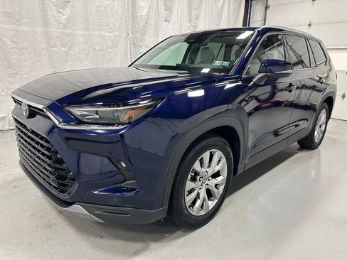 Used 2025 Toyota Grand Highlander AWD image 3