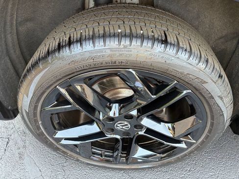 Used 2025 Volkswagen Tiguan SE R-Line AWD/4WD image 10