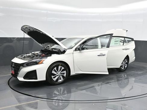 Used 2025 Nissan Altima 2.5 S FWD image 48